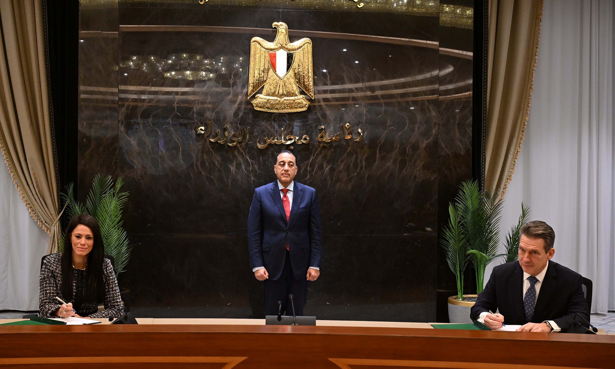 توقيع 6 مذكرات تفاهم واتفاقيات بين الحكومة والبنك الأوروبي لإعادة الإعمار و التنمية 