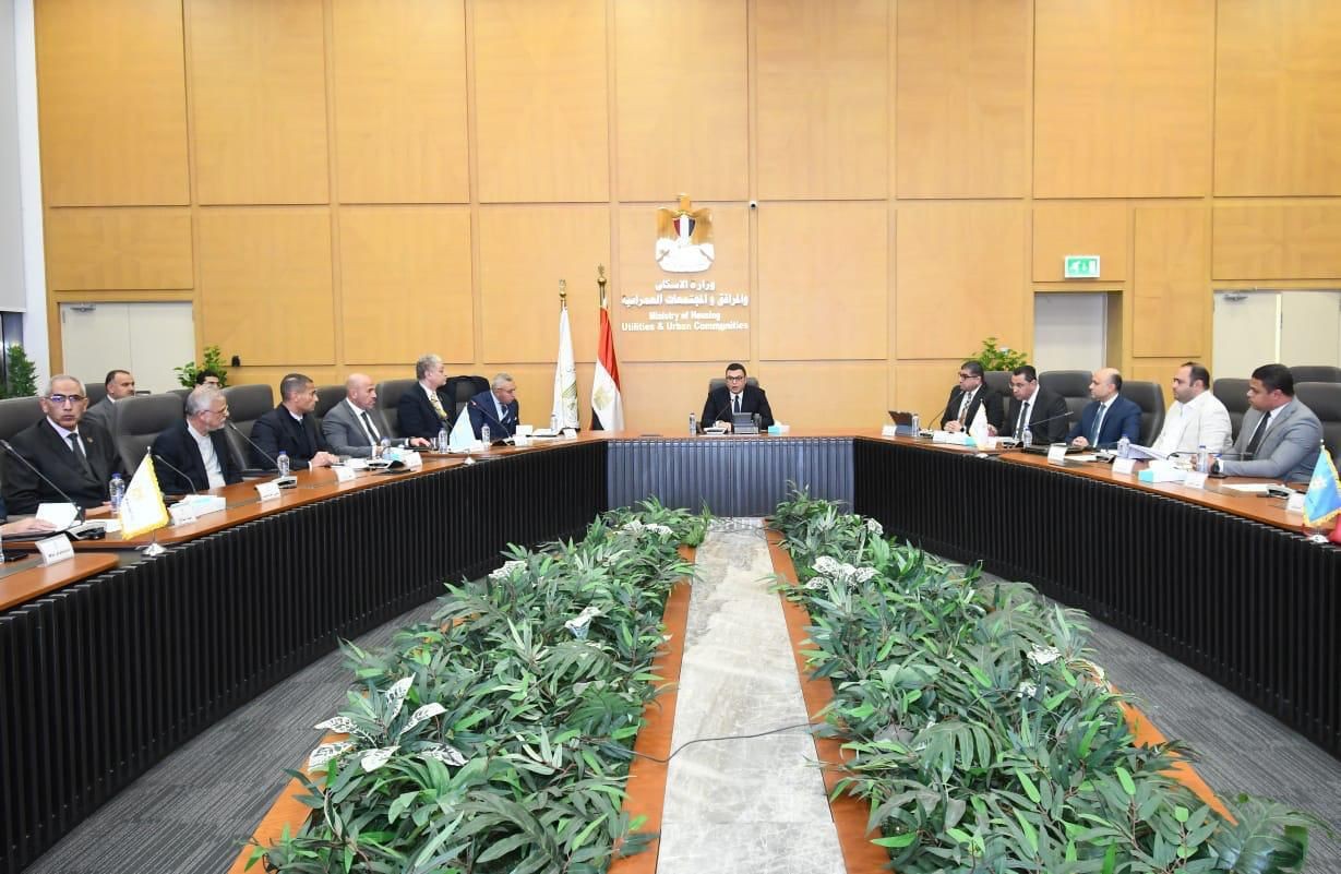 وزير الإسكان يتابع موقف مشروع منطقة الأعمال المركزية بالعاصمة الجديدة