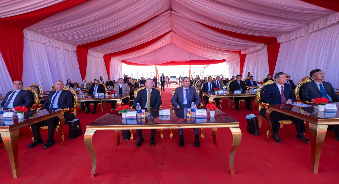 وضع حجر الأساس لمصنع شين مين للزجاج بمنطقة السخنة الصناعية