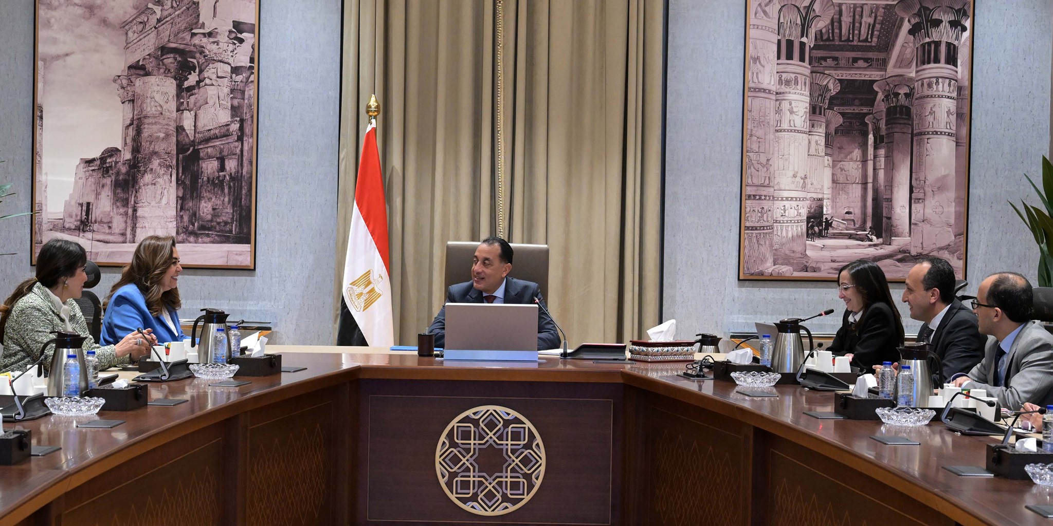 رئيس الوزراء يجتمع مع محافظ البحيرة