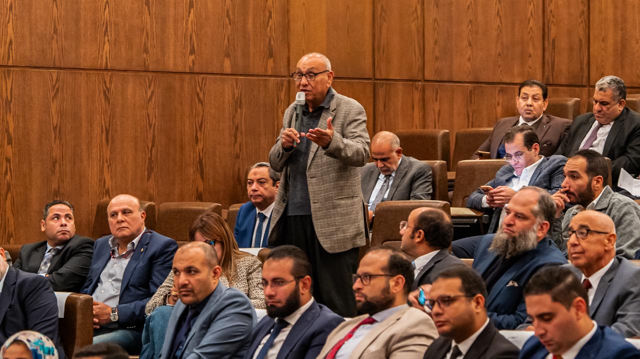 لقاء وزير المالية مع ممثلي المجتمع التجارى بمقر الاتحاد العام للغرف التجارية