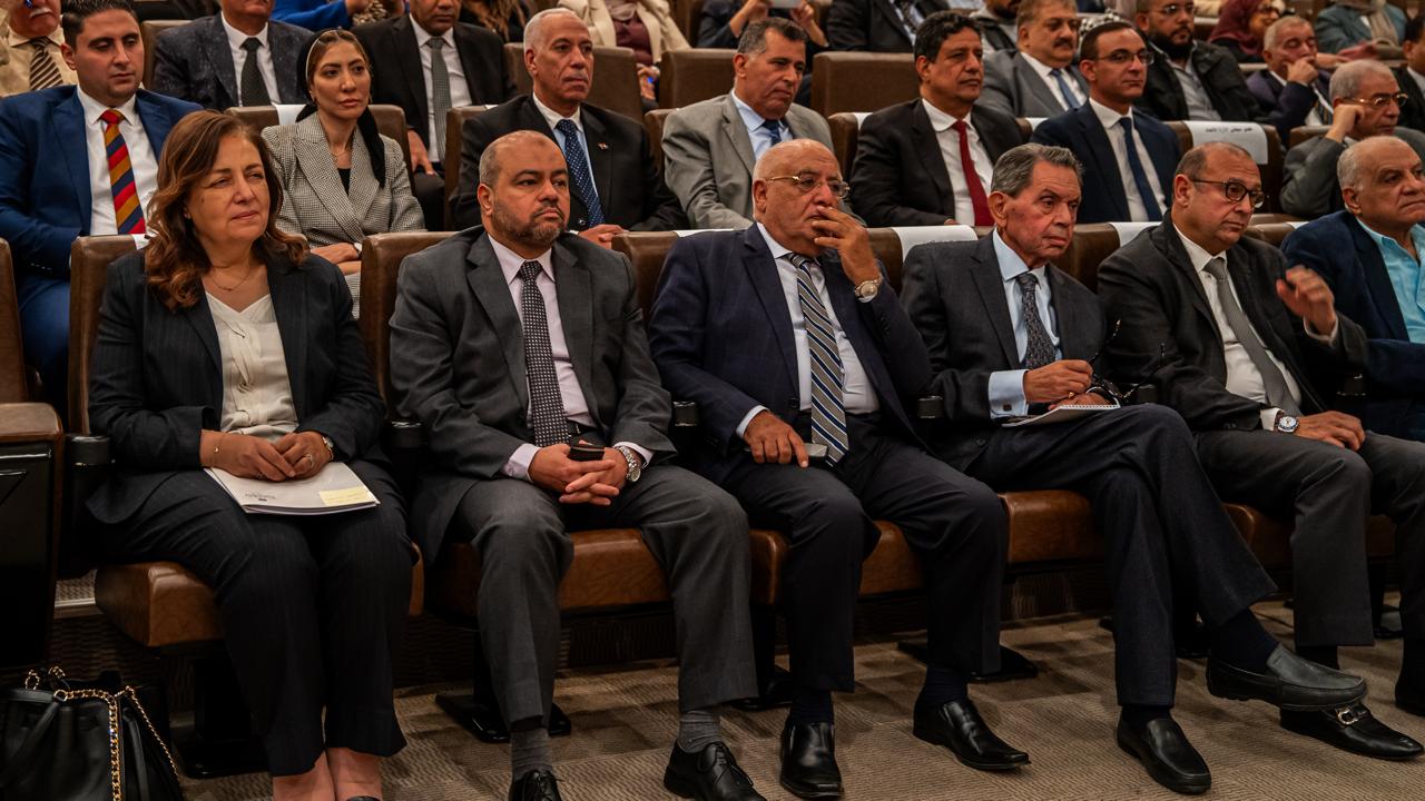 لقاء وزير المالية مع ممثلي المجتمع التجارى بمقر الاتحاد العام للغرف التجارية