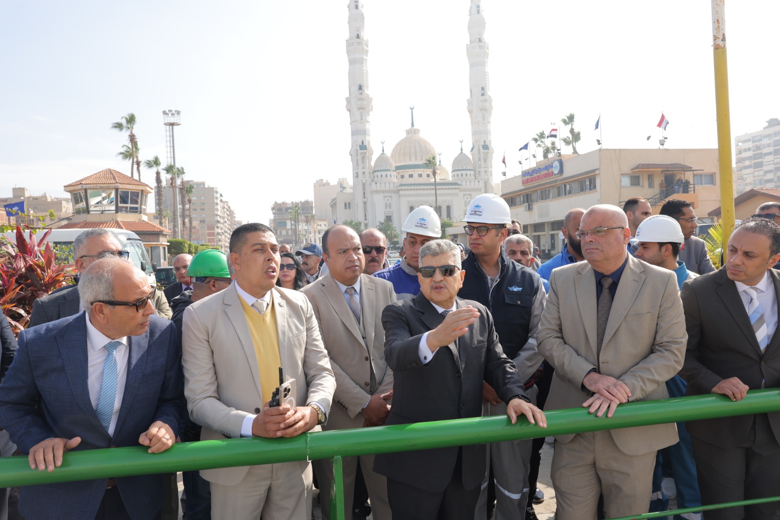 أسامة ربيع ومحافظ بورسعيد يتفقدان بعض المشروعات بالمحافظة