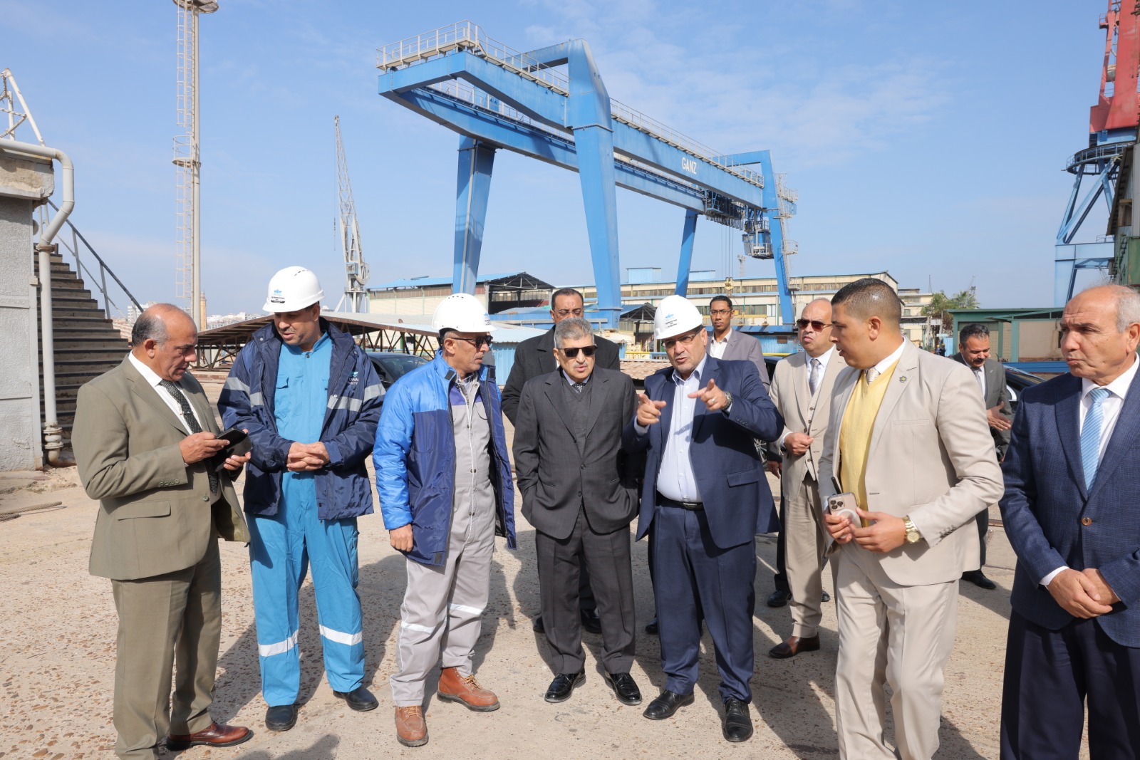 أسامة ربيع ومحافظ بورسعيد يتفقدان بعض المشروعات بالمحافظة