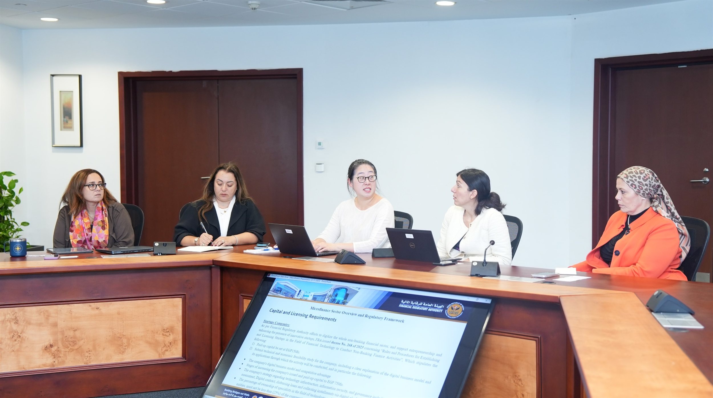 الهيئة العامة للرقابة المالية تجتمع مع ممثلي البنك الدولي