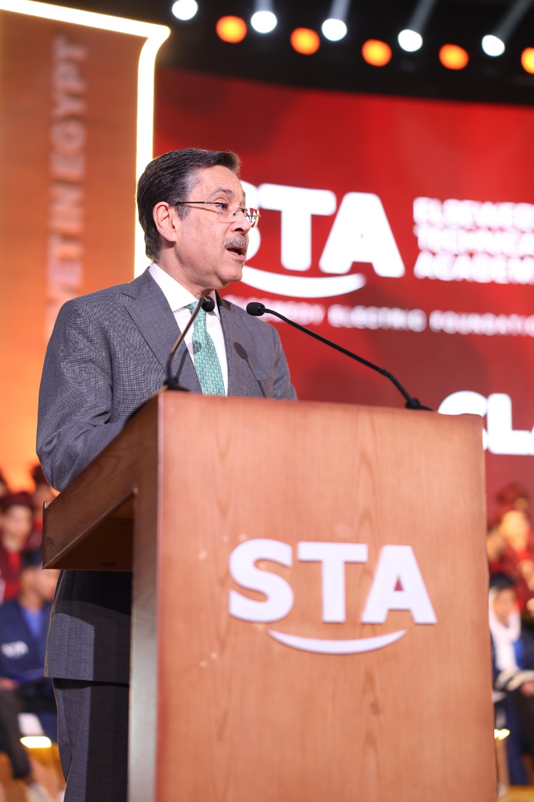 حسن غانم الرئيس التنفيذي والعضو المنتدب لبنك التعمير والإسكان