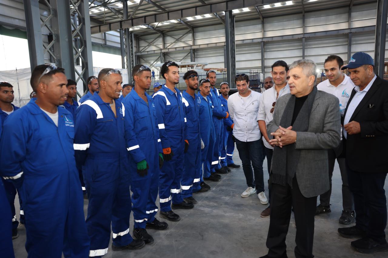 أسامة ربيع يتفقد مستجدات أعمال بناء الوحدات البحرية