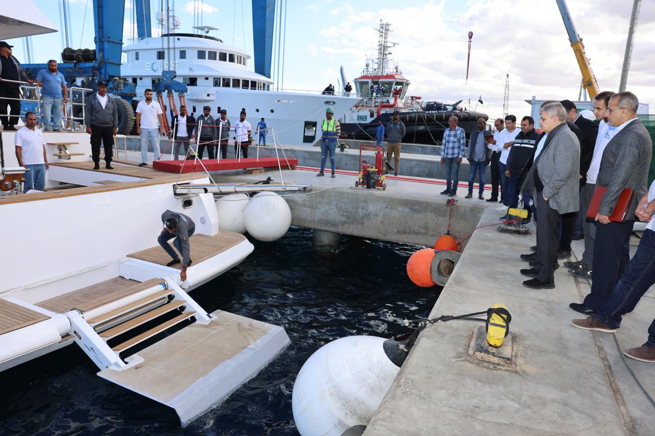 أسامة ربيع يتفقد مستجدات أعمال بناء الوحدات البحرية