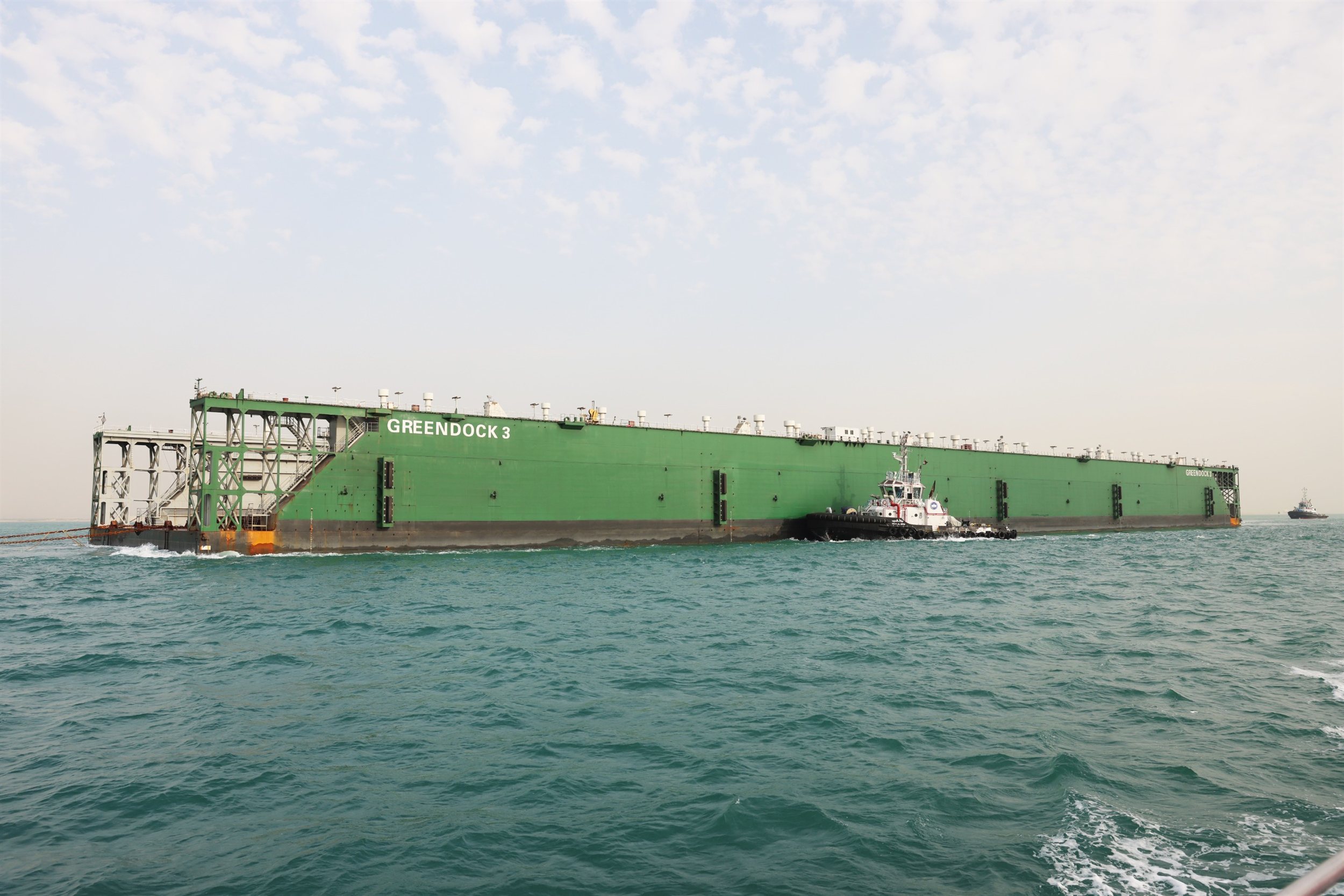 نجاح عملية عبور الحوض العائم GREEN DOCK 3 