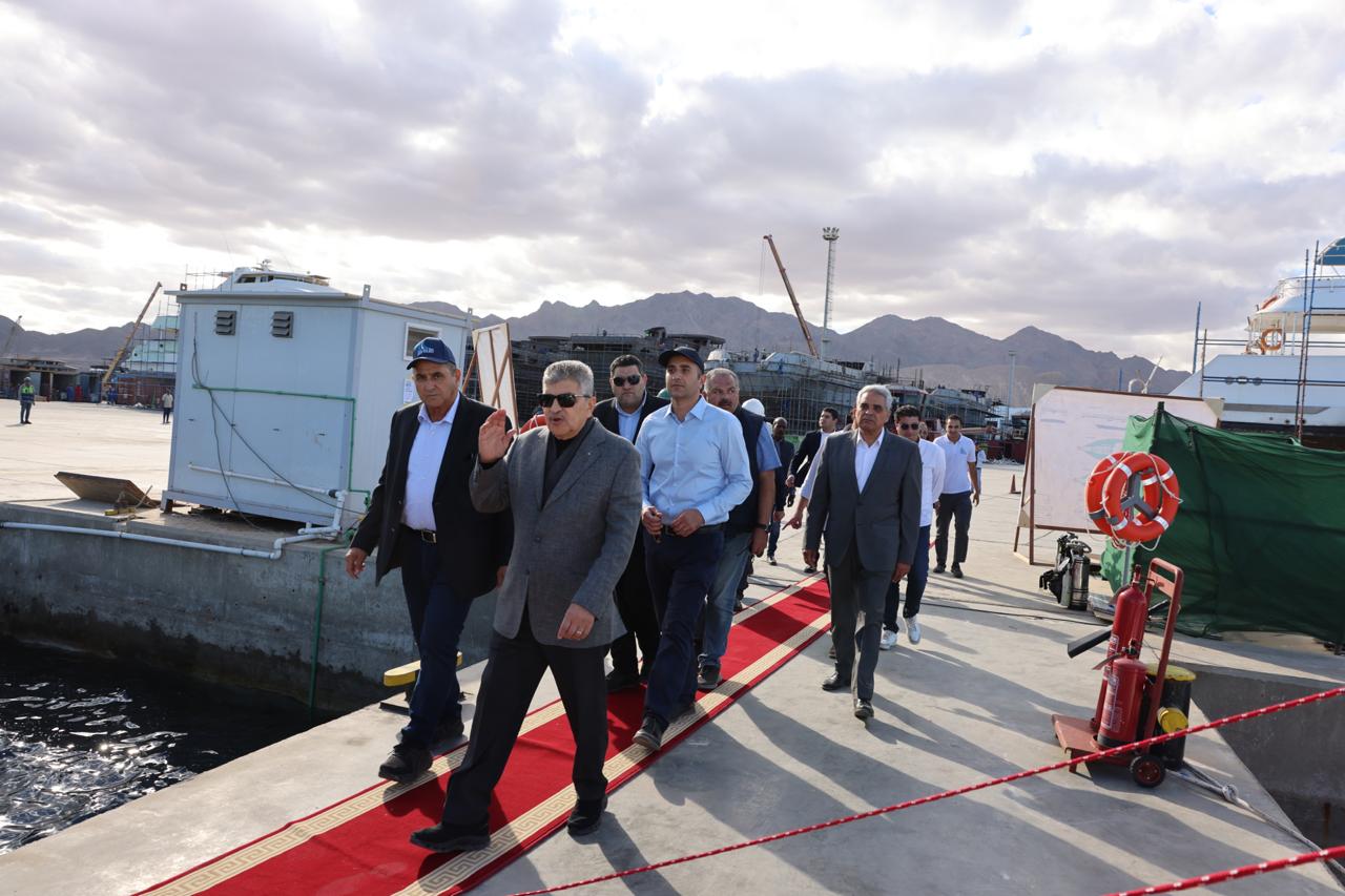 أسامة ربيع يتفقد مستجدات أعمال بناء الوحدات البحرية