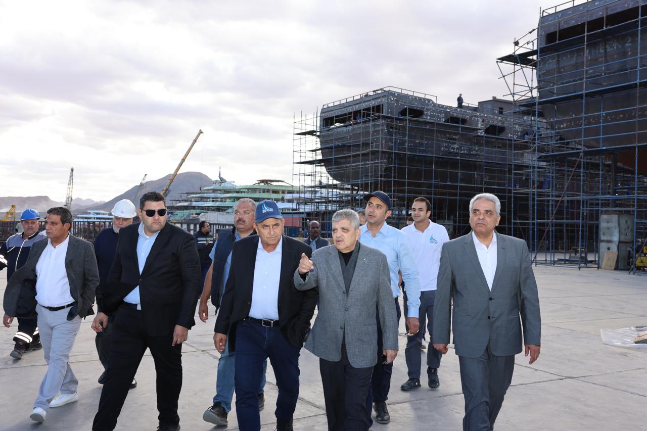 أسامة ربيع يتفقد مستجدات أعمال بناء الوحدات البحرية