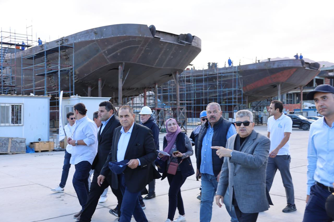 أسامة ربيع يتفقد مستجدات أعمال بناء الوحدات البحرية