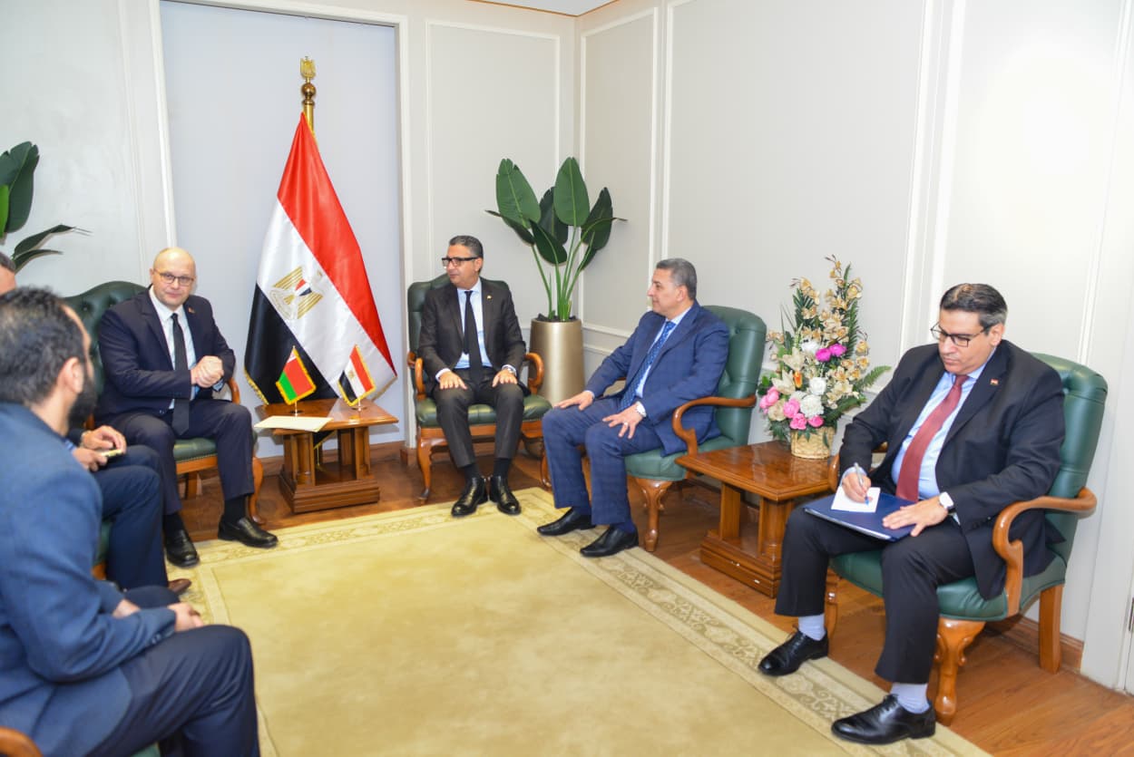 الدكتور شريف فاروق يجتمع مع سفير جمهورية بيلاروسيا بالقاهرة