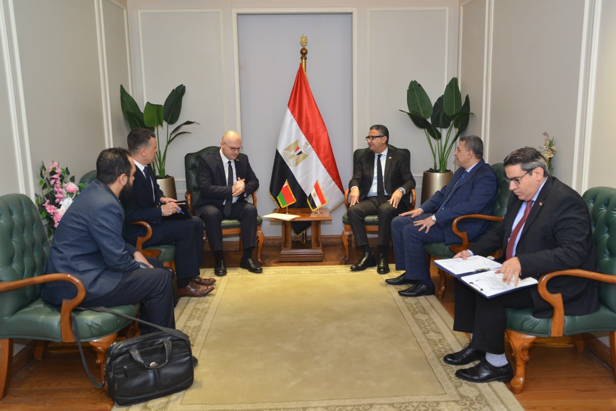 الدكتور شريف فاروق يجتمع مع سفير جمهورية بيلاروسيا بالقاهرة