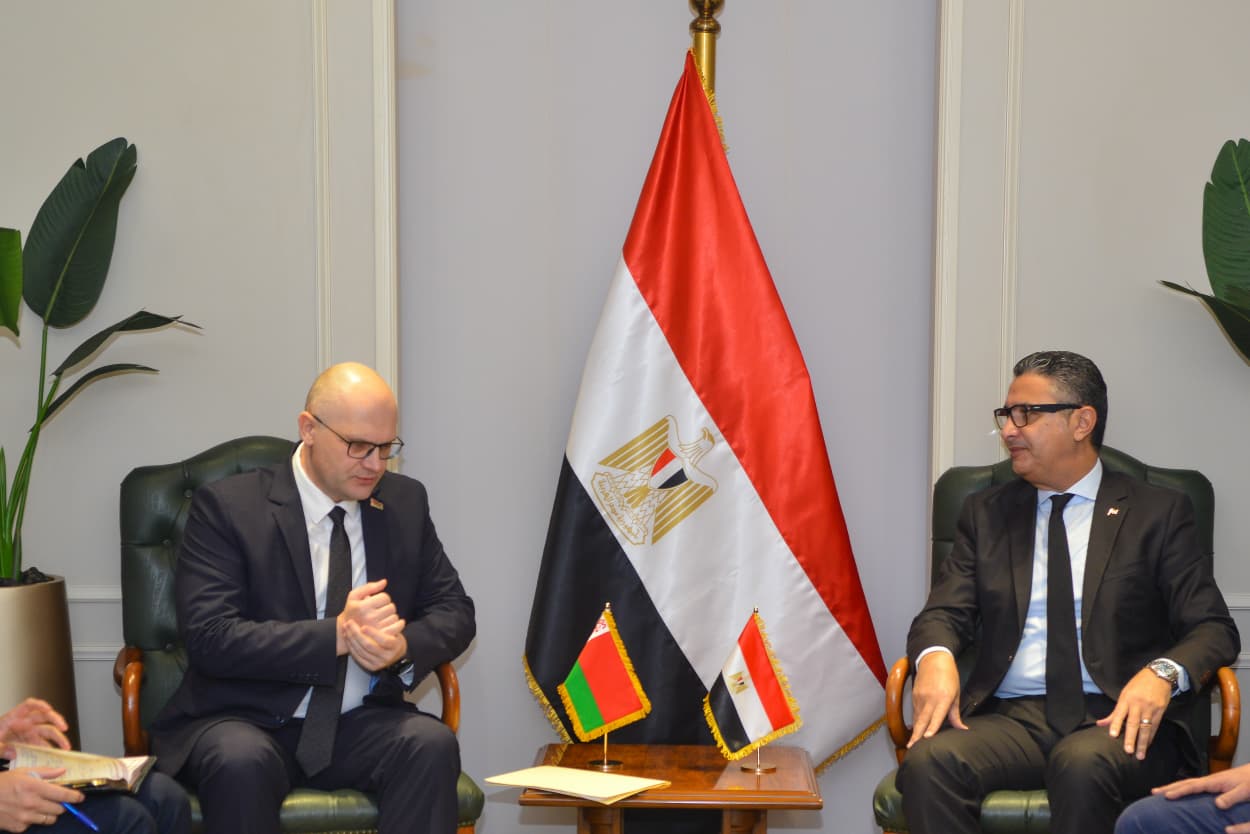الدكتور شريف فاروق يجتمع مع سفير جمهورية بيلاروسيا بالقاهرة
