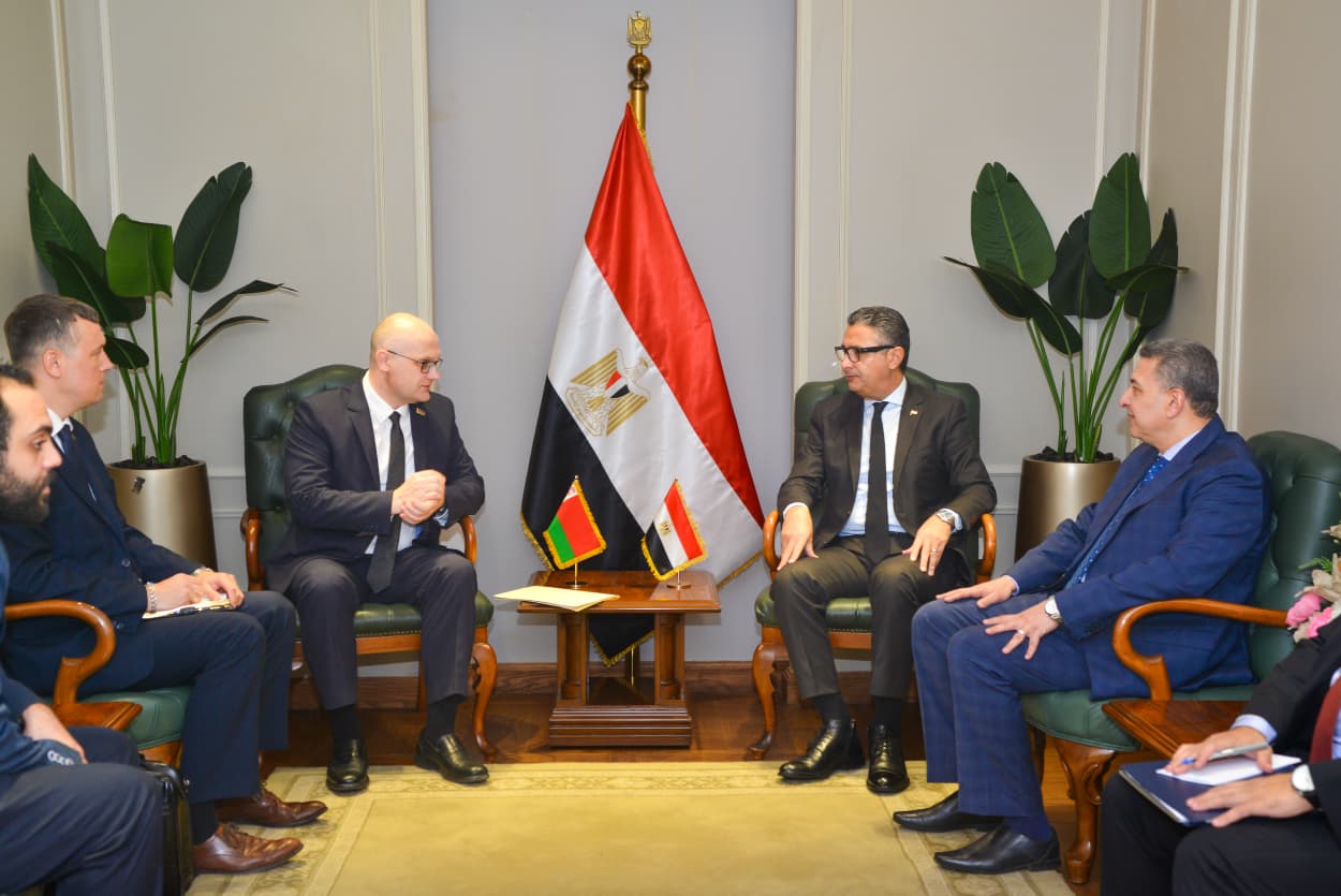 الدكتور شريف فاروق يجتمع مع سفير جمهورية بيلاروسيا بالقاهرة