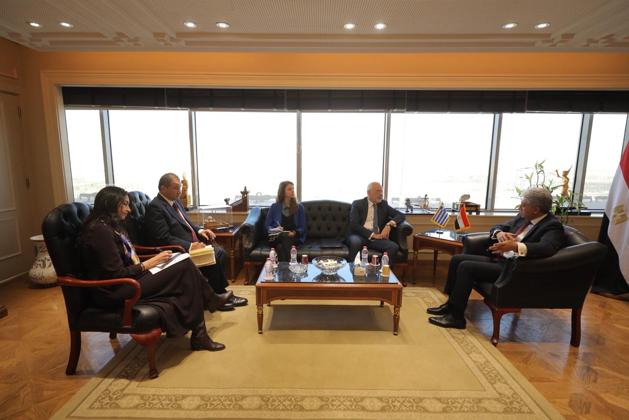 وزير السياحة والآثار يلتقي سفير اليونان بالقاهرة