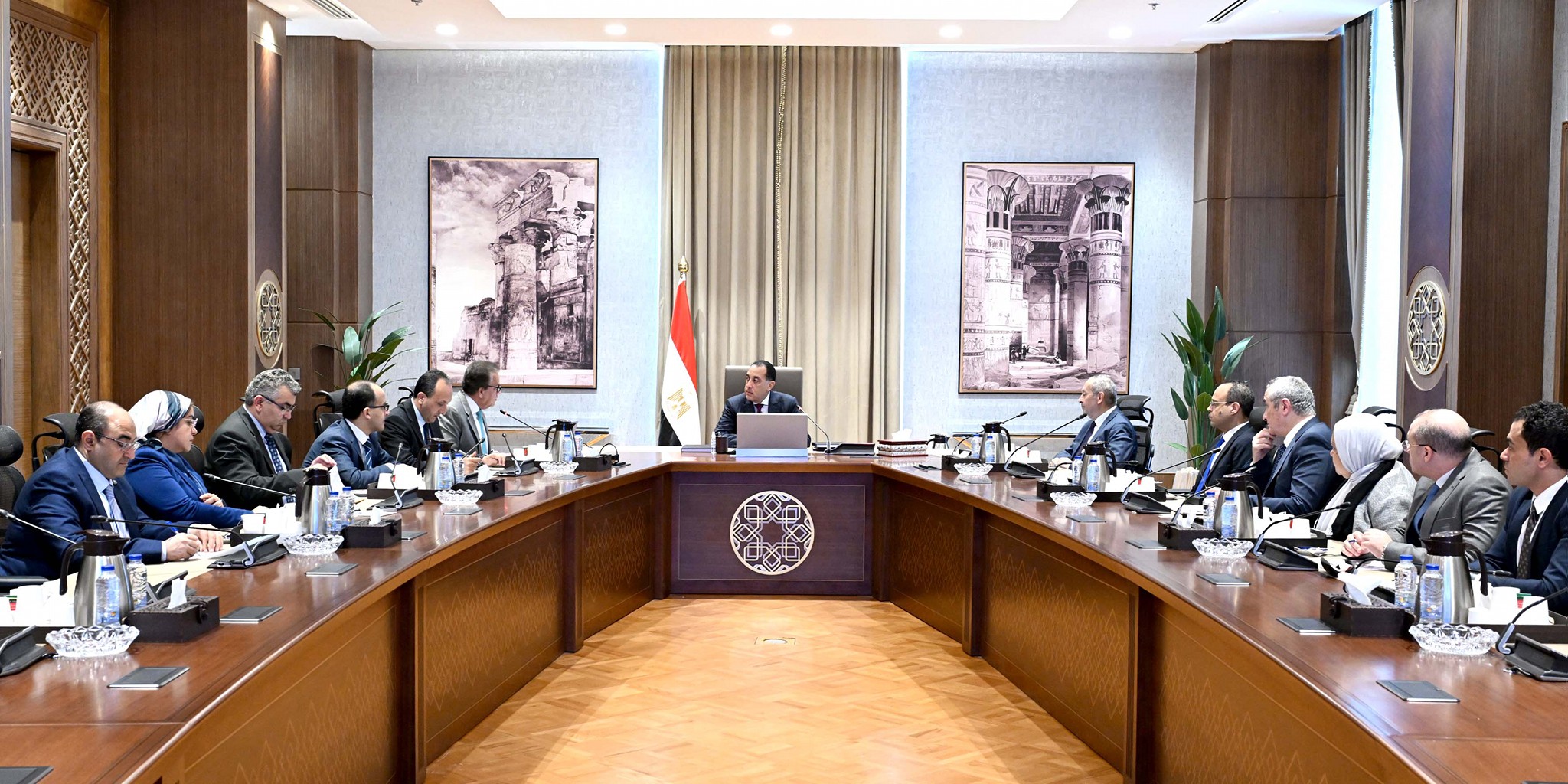 مدبولي يتابع مستجدات العمل في ملفات وزارة الصحة