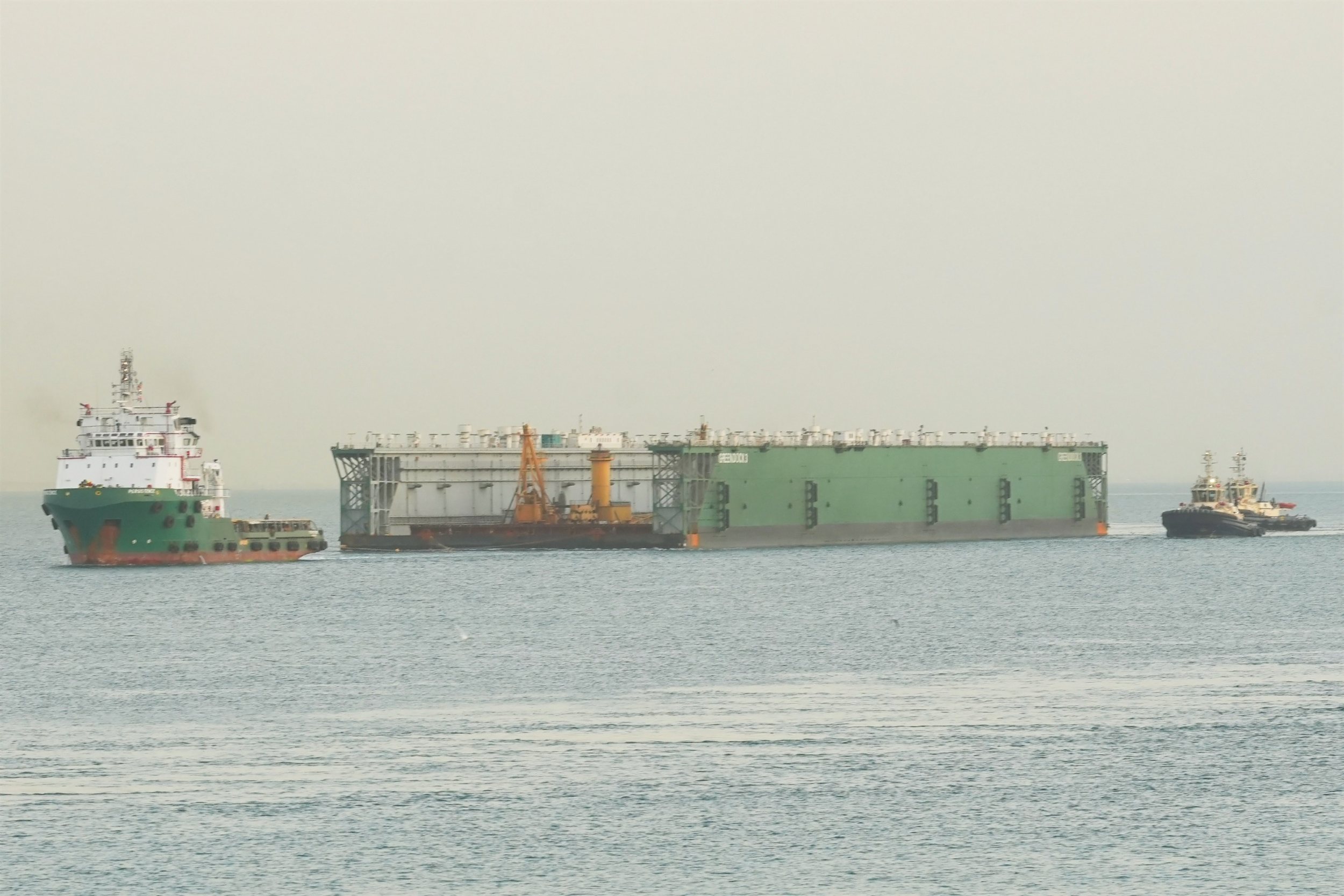 نجاح عملية عبور الحوض العائم GREEN DOCK 3 