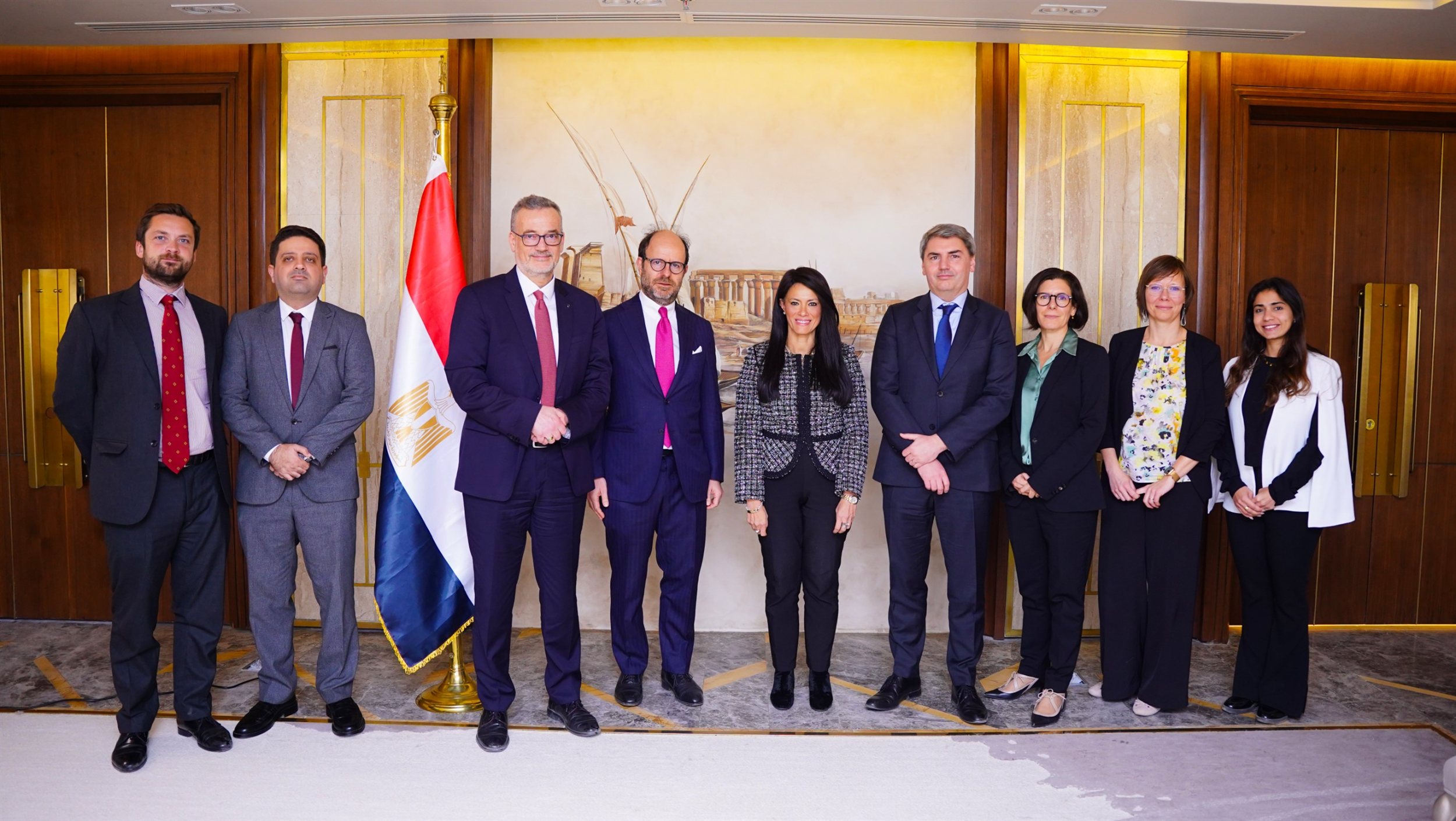 وزيرة التخطيط تجتمع مع وفد بنك الاستثمار الأوروبي