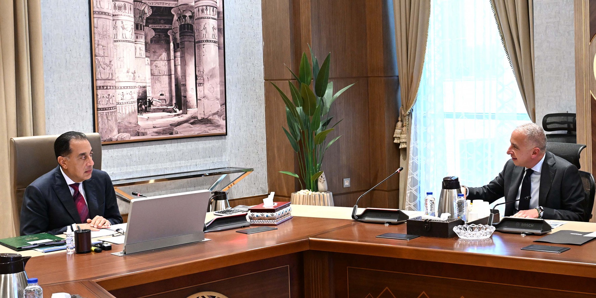 رئيس الوزراء يناقش الفرص الاستثمارية بمنطقة المثلث الذهبي