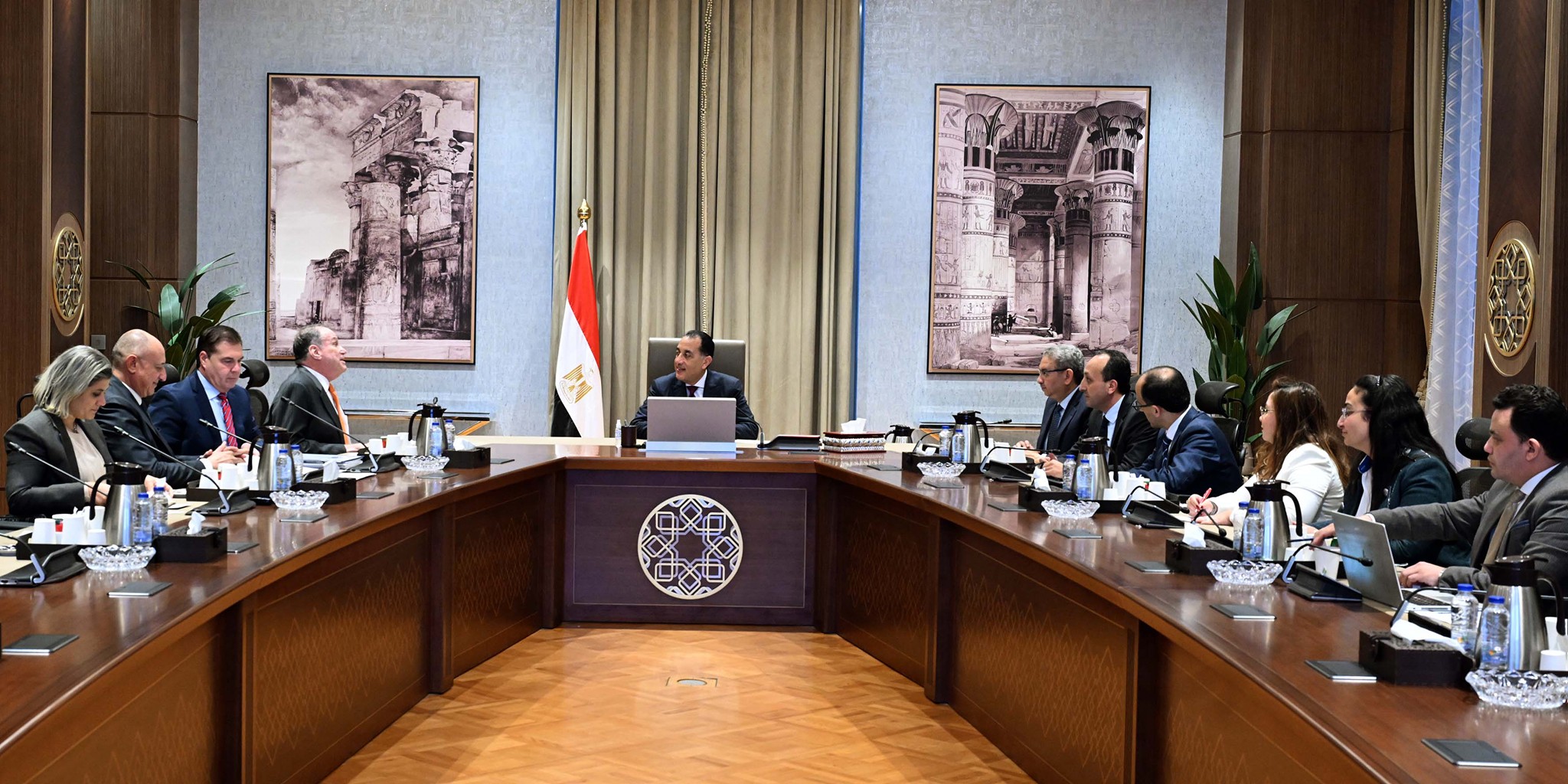 رئيس الوزراء يلتقي رئيس مجلس إدارة شركة «بلومبرج جرين»