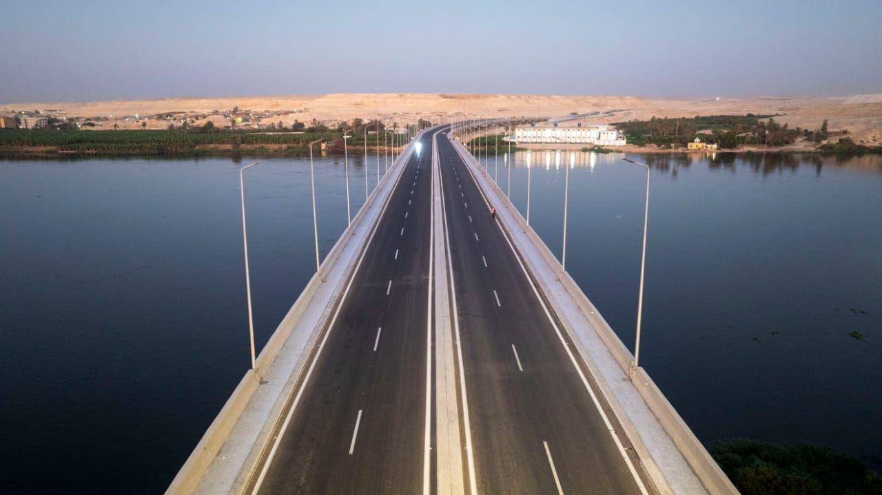 الوزير يتفقد محطات ومسار الخط الثاني من شبكة القطار السريع وكباري المزلقانات ومحاور النيل