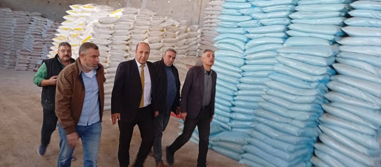 الزراعة تضبط مخزنًا غير مرخص لتهريب الأسمدة