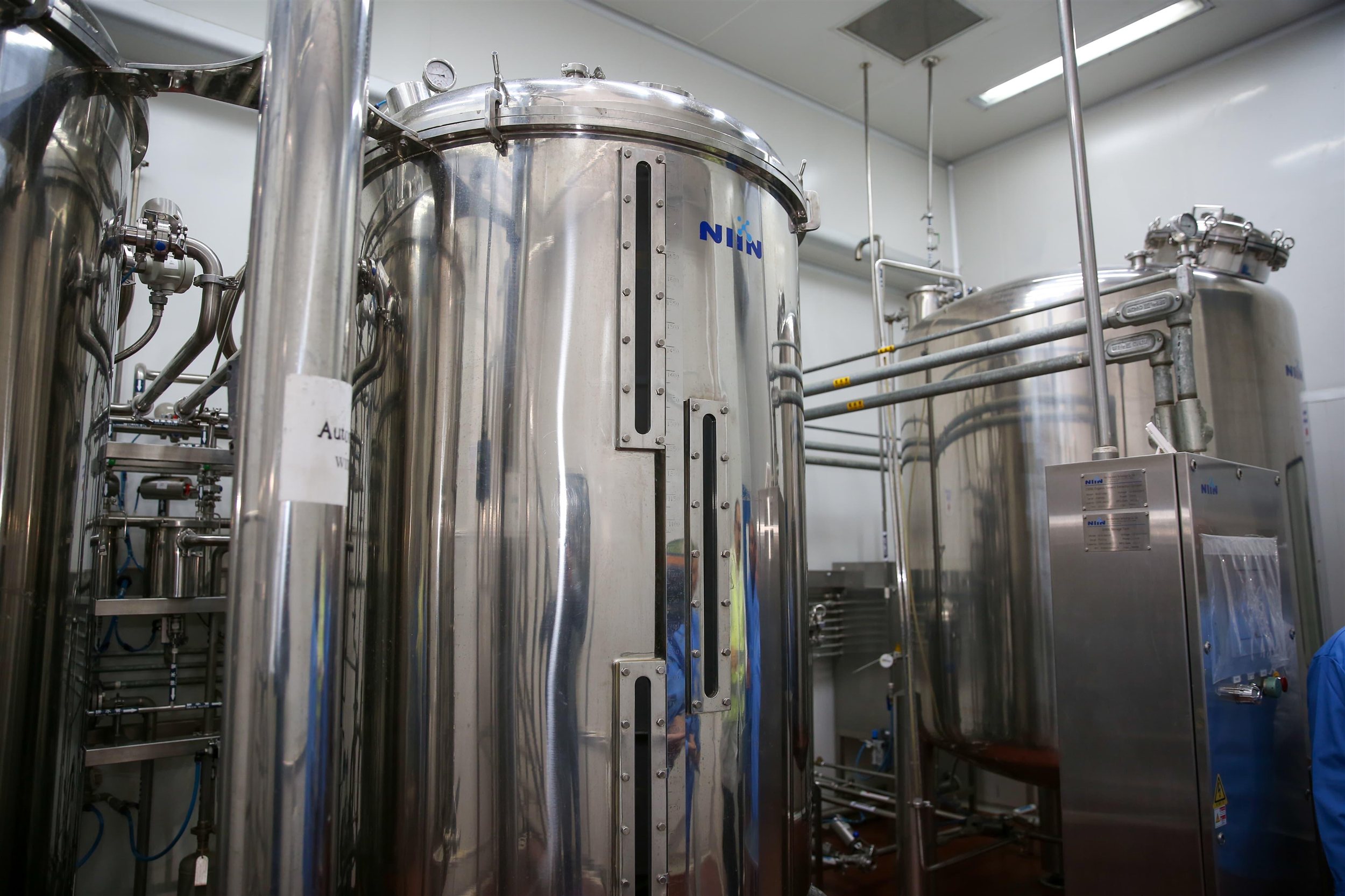 وزير قطاع الأعمال في زيارته لشركة القاهرة للأدوية