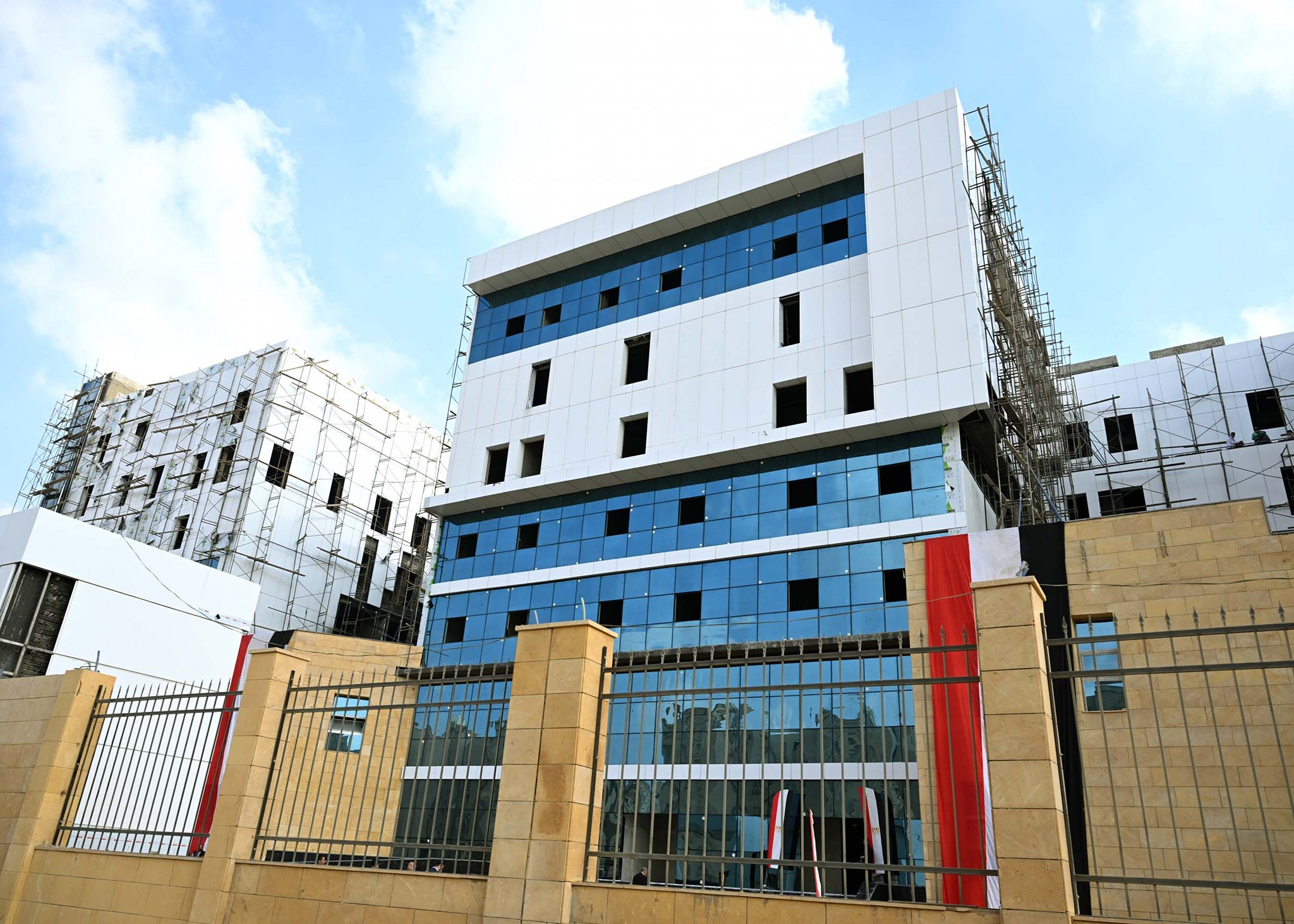 رئيس الوزراء يتفقد مشروع إنشاء مستشفى التأمين الصحي الشامل