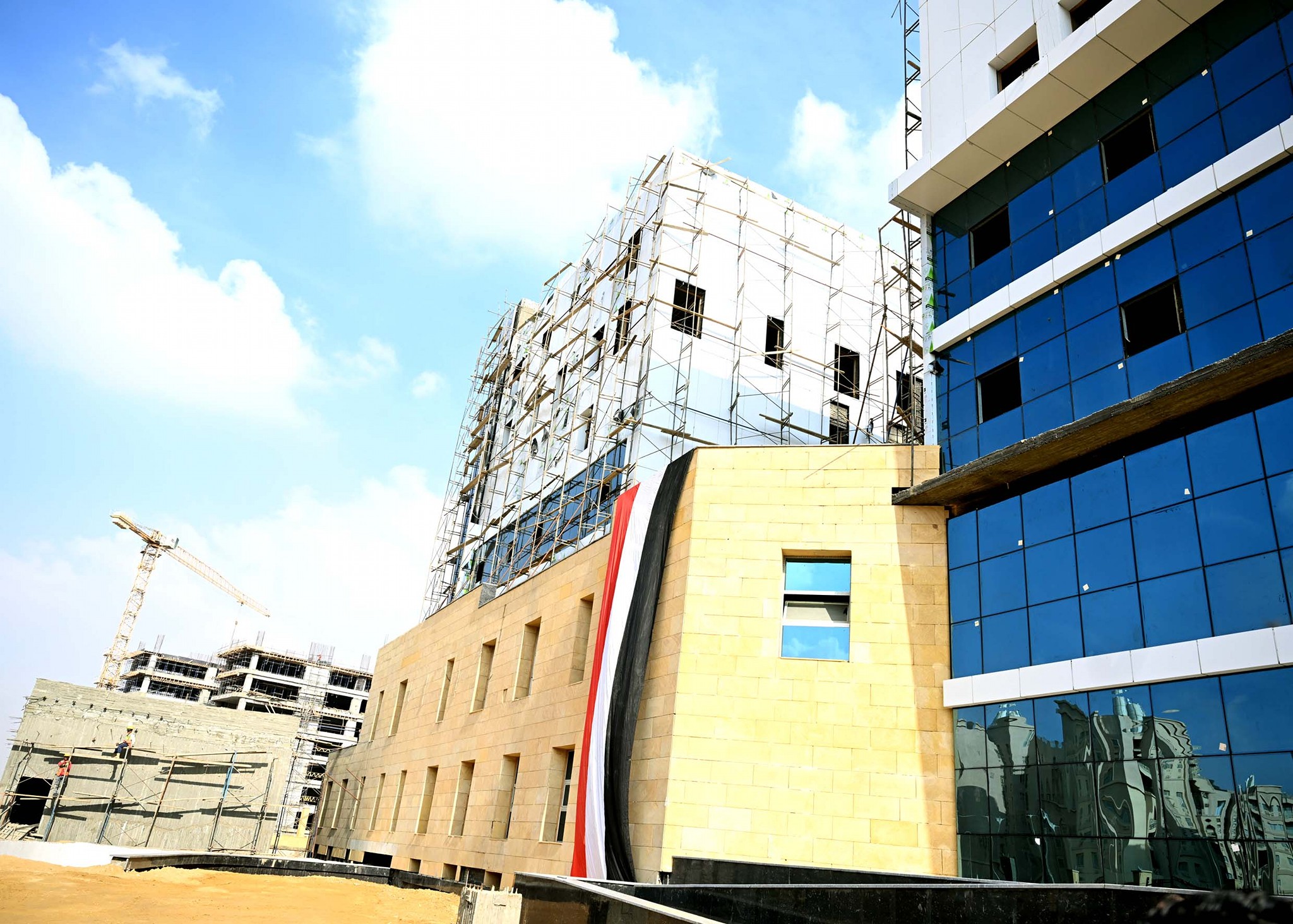 رئيس الوزراء يتفقد مشروع إنشاء مستشفى التأمين الصحي الشامل