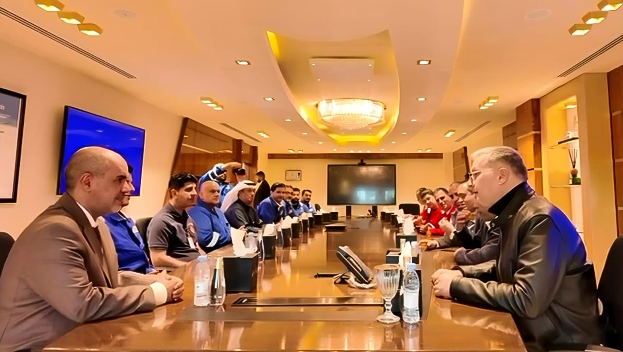 وزير البترول يلتقي العاملين بموقع شركة الحديثة للحفر المصرية