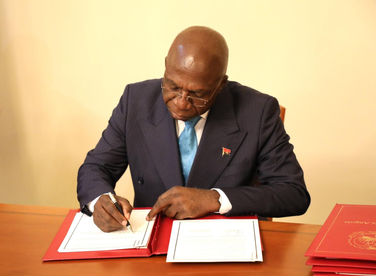 تيتي أنطونيو وزير الخارجية الأنجولي