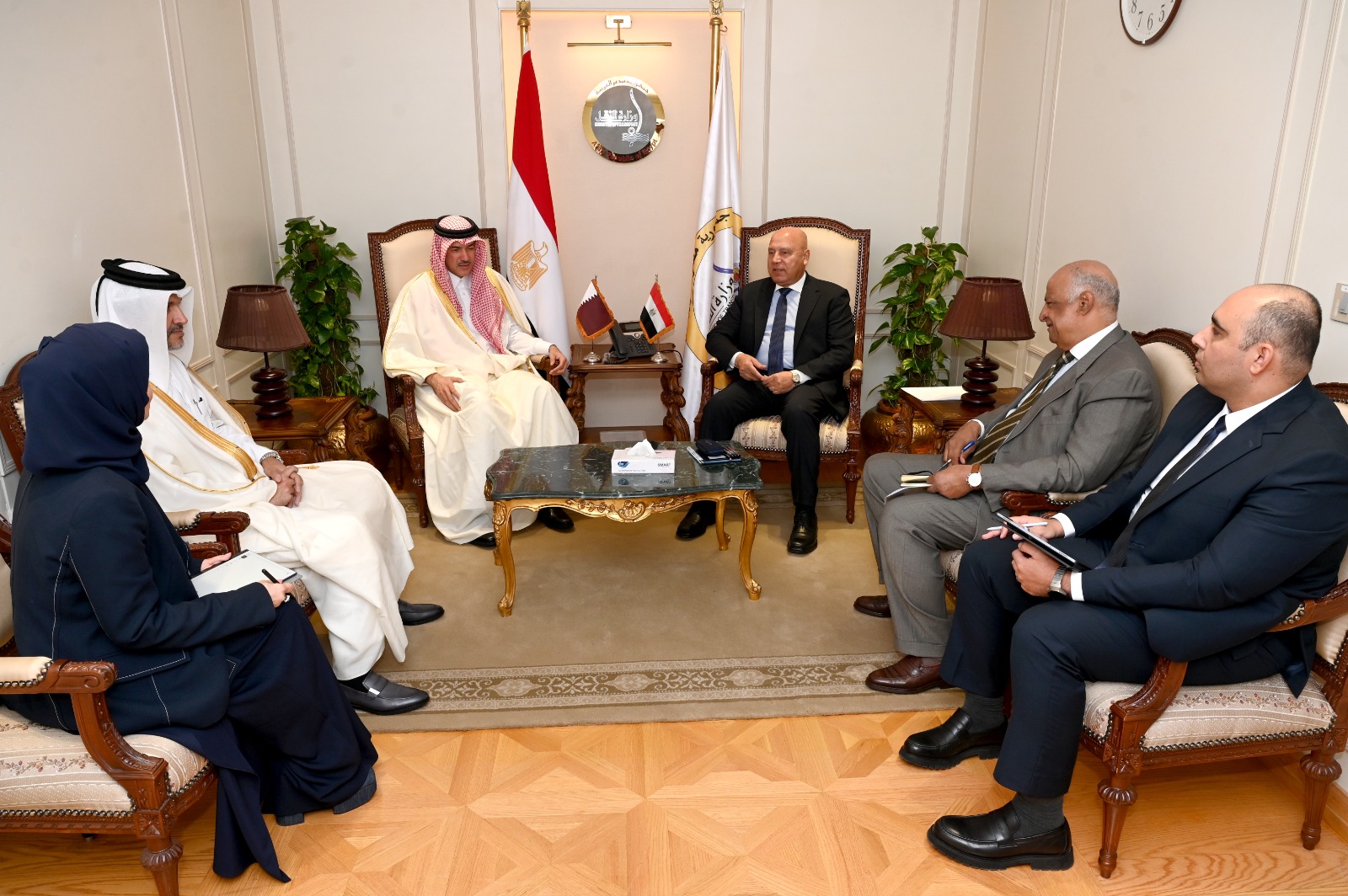 وزير الصناعة والنقل يجتمع مع وزير التجارة الخارجية القطري