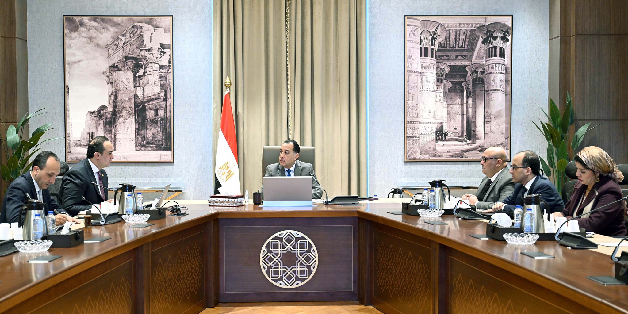 رئيس الوزراء يجتمع مع رئيس هيئة الرعاية الصحية