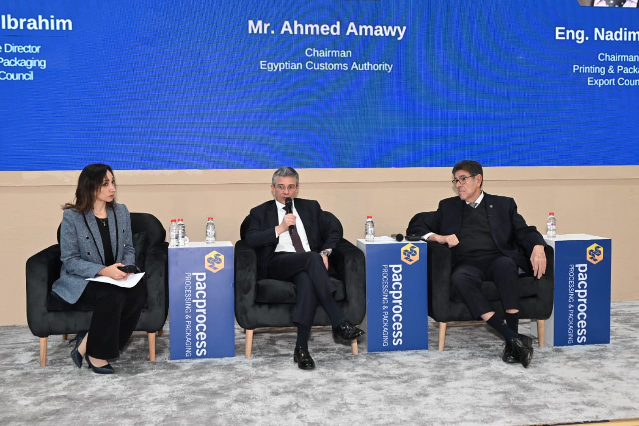 رئيس مصلحة الجمارك في جولة بمعرض فود أفريكا وباك بروسيس 2025