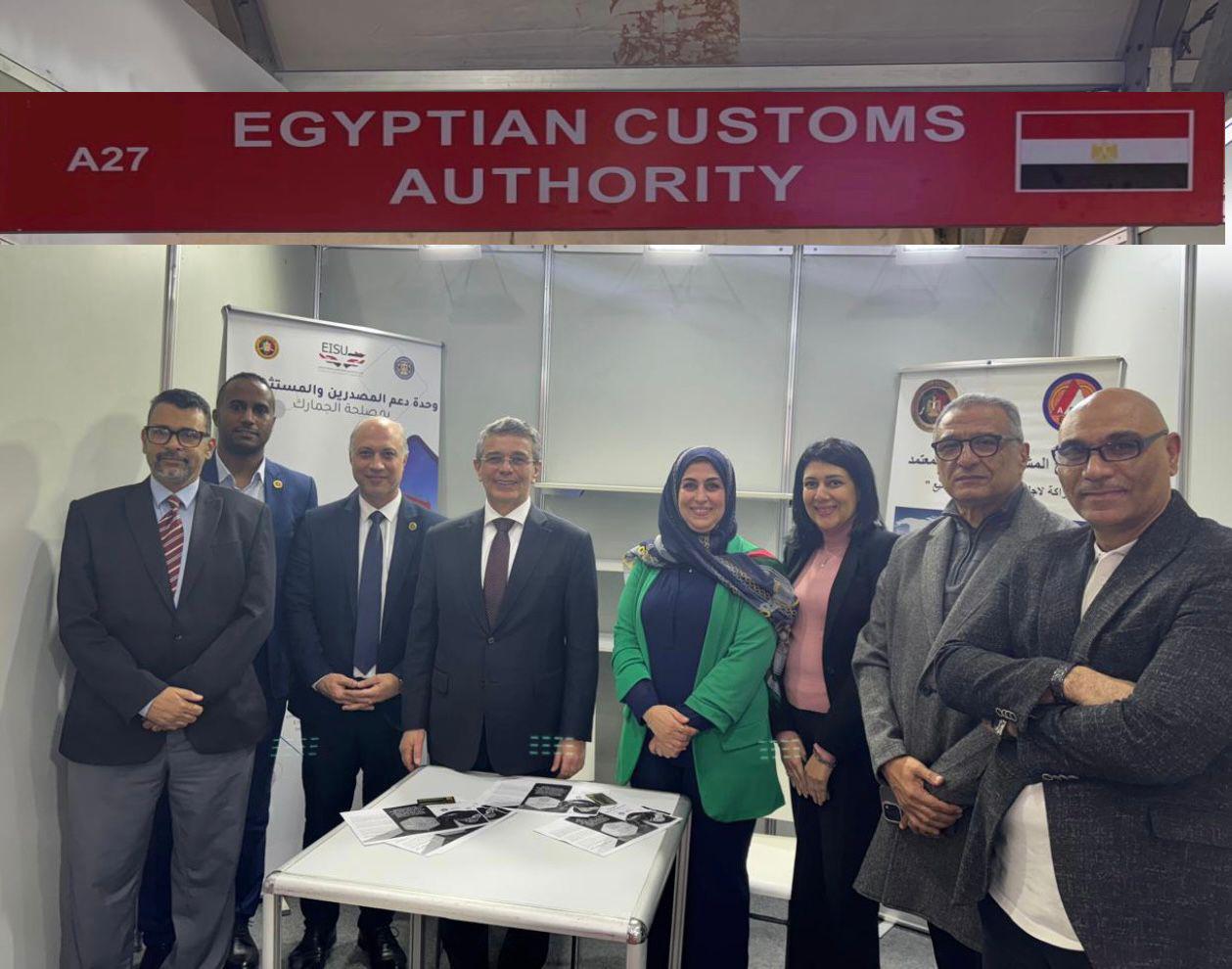 رئيس مصلحة الجمارك في جولة بمعرض فود أفريكا وباك بروسيس 2025