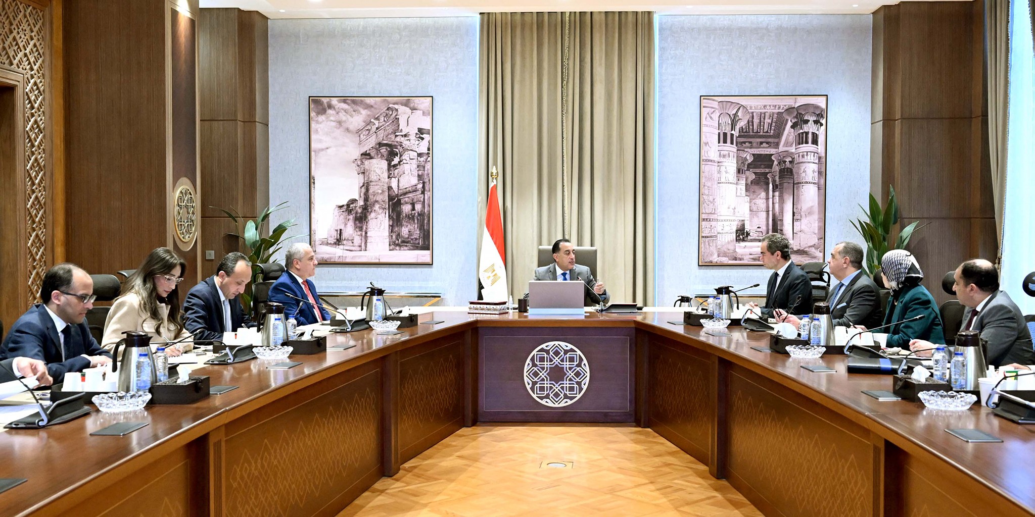 الحكومة تبحث وضع حلول جذرية للمشكلات المالية لماسبيرو والصحف القومية