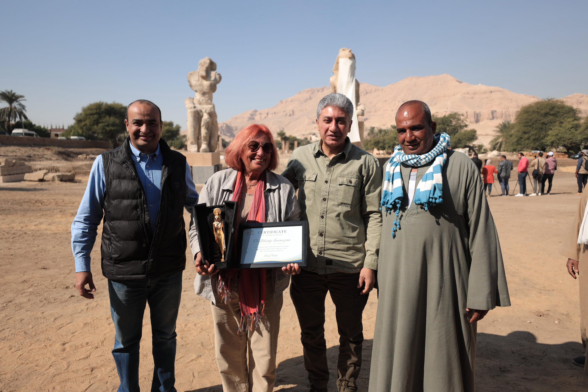 وزير السياحة يشهد إزاحة الستار عن تمثالين ضخمين للملك أمنحتب الثالث