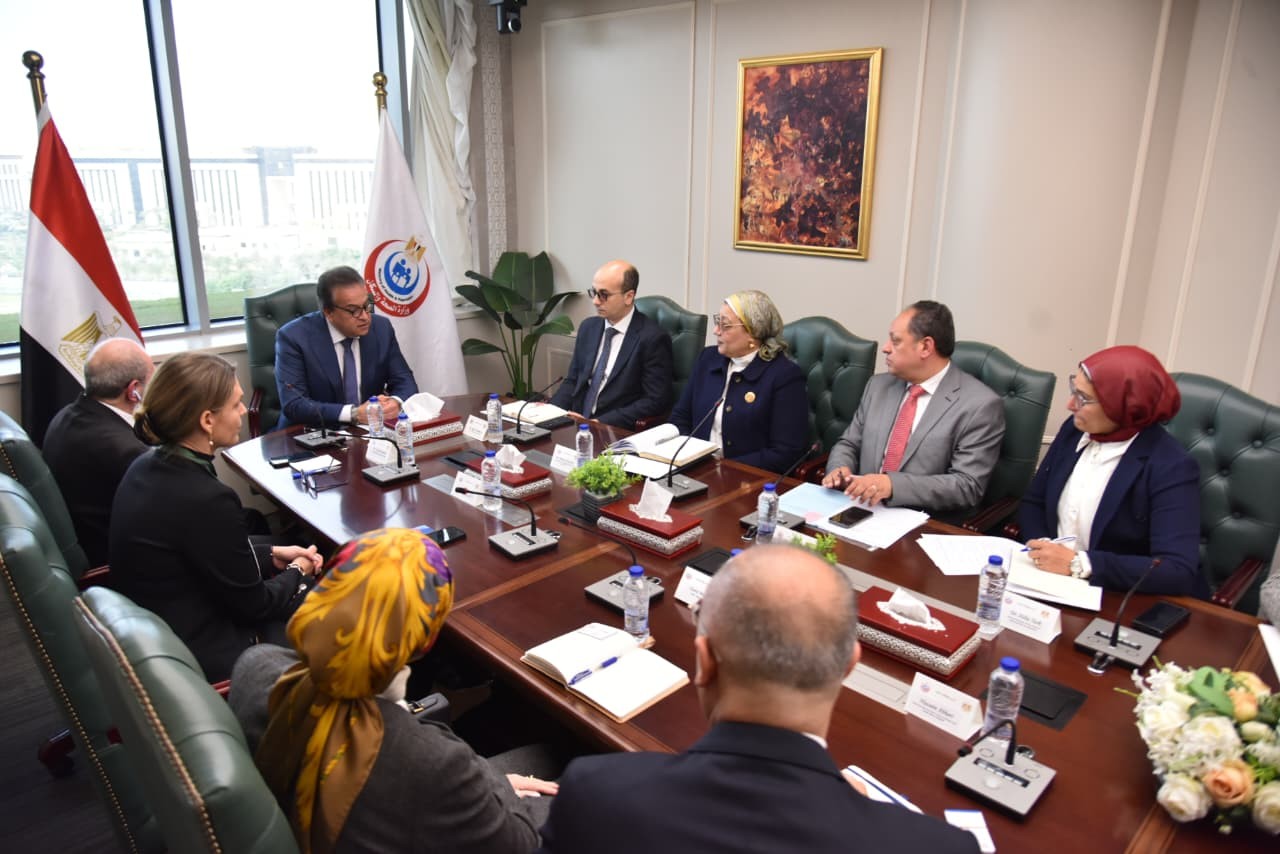 وزير الصحة يلتقي وفد شركة كلينيلاب