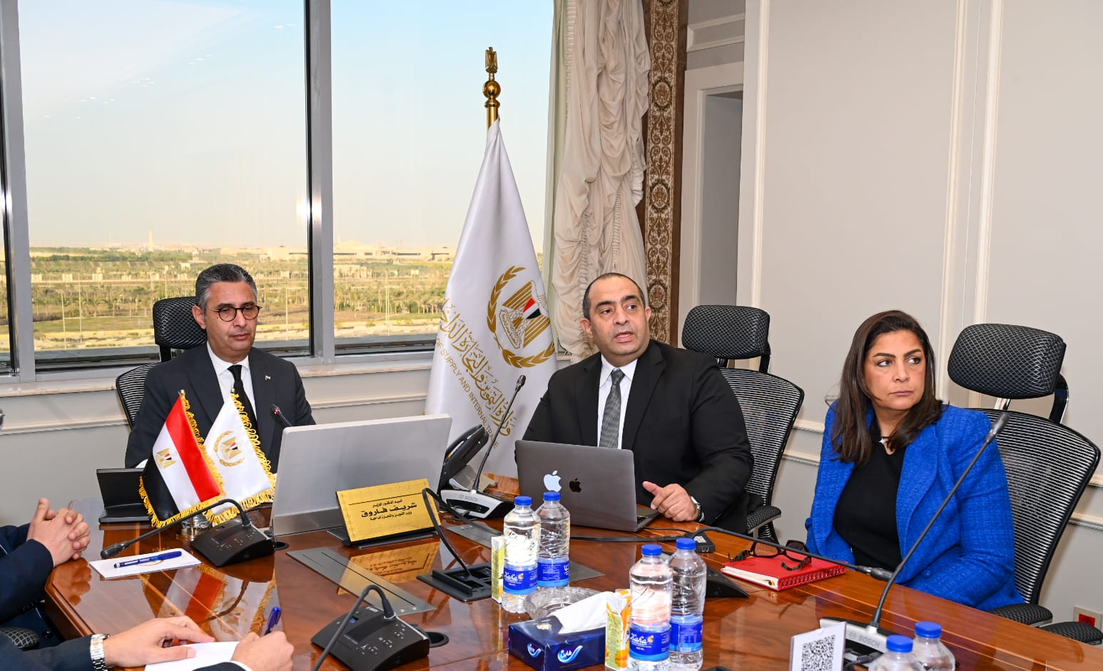 وزير التموين يجتمع مع رئيس مصلحة دمغ المصوغات والموازين