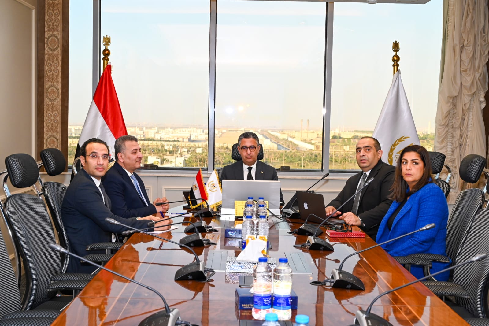 وزير التموين يجتمع مع رئيس مصلحة دمغ المصوغات والموازين