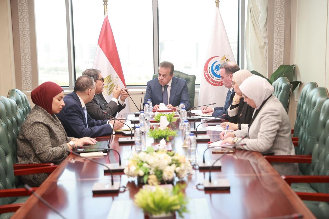 وزير «الصحة» يجتمع مع رؤساء شركتى «إي فاينانس» و«إي هيلث»