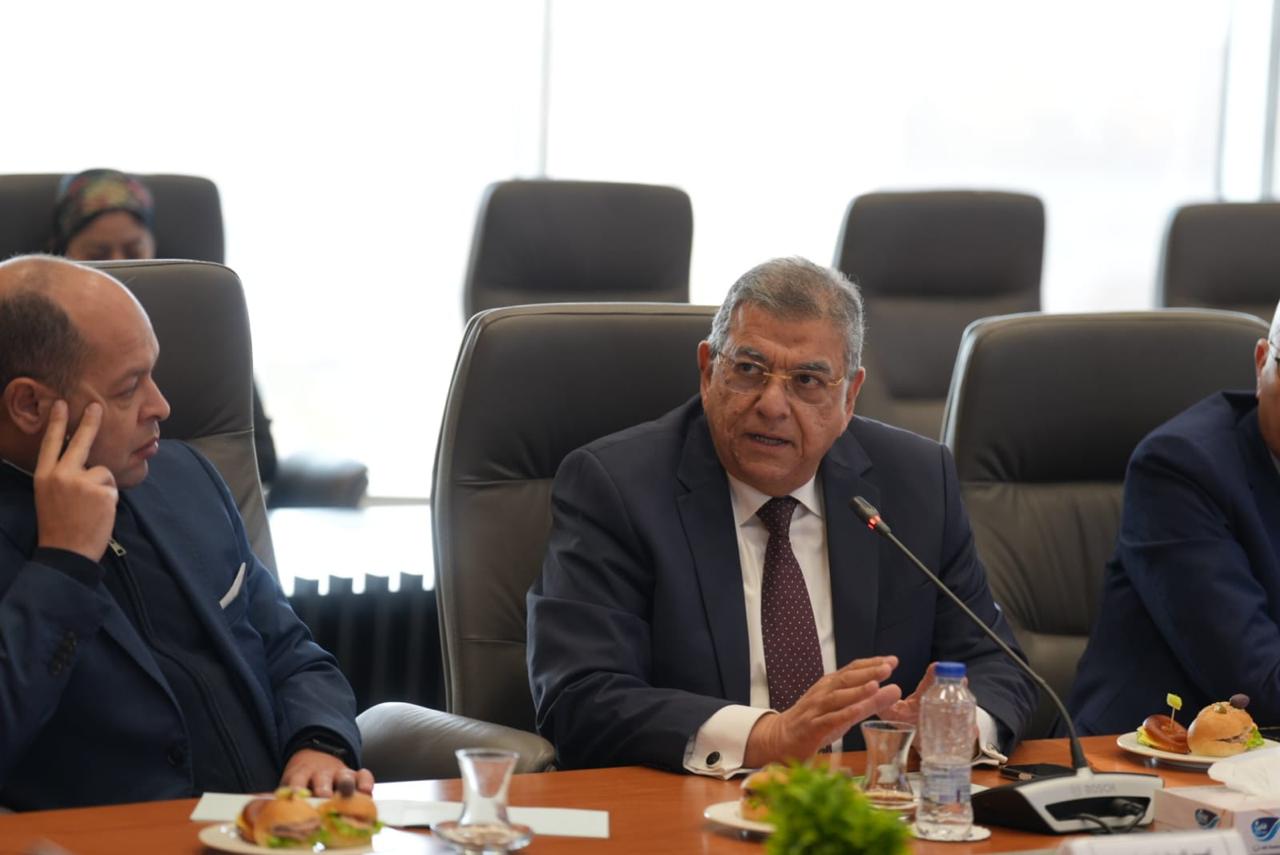 وزير المالية يرد على أسئلة مطورين عقاريين فى حوار صريح