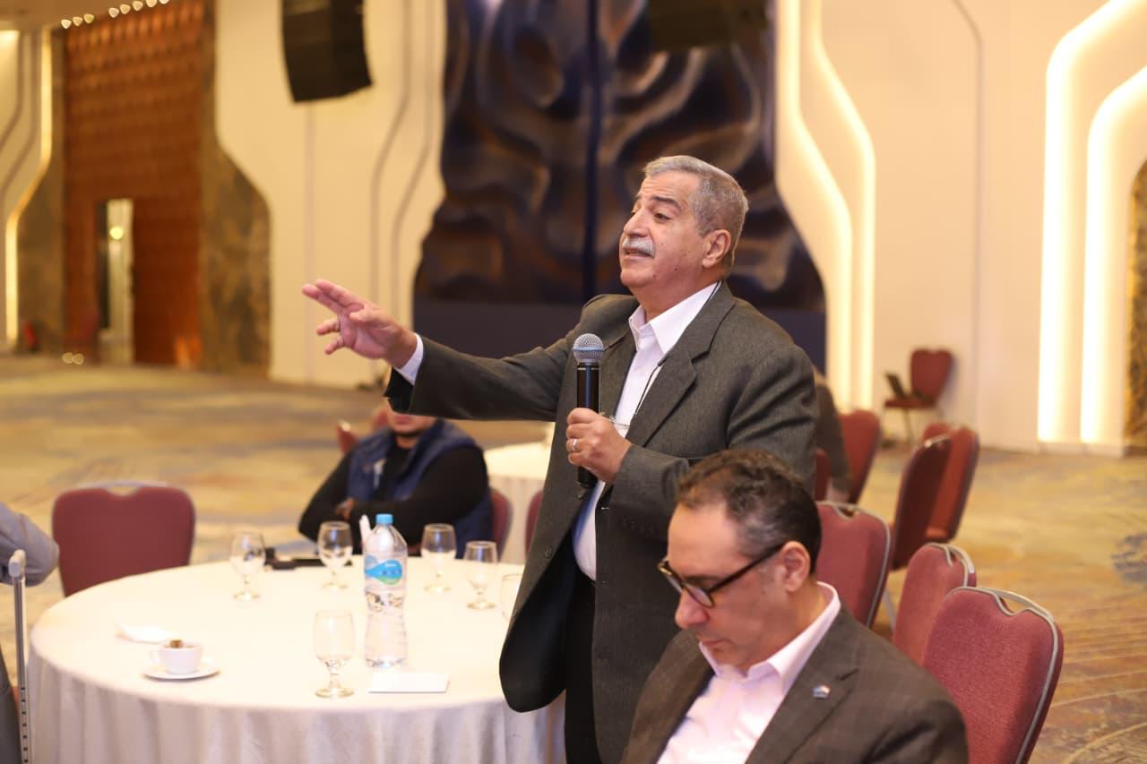 رئيس مصلحة الجمارك يجتمع مع جمعية رجال الأعمال بالإسكندرية