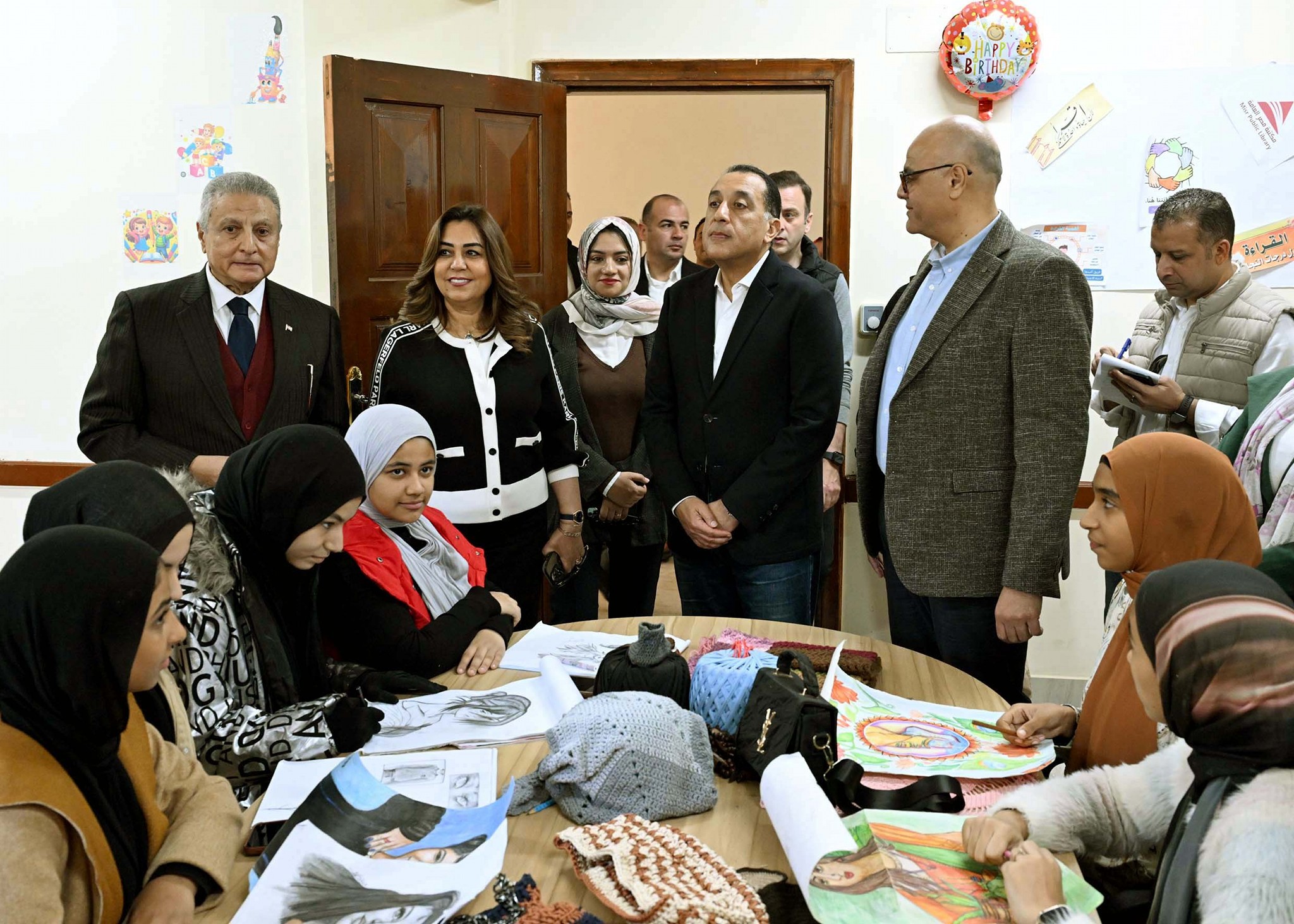 رئيس الوزراء يتفقد مكتبة مصر العامة بشبين القناطر