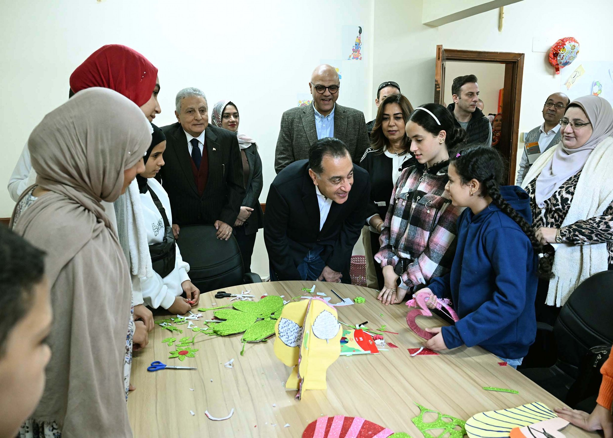 رئيس الوزراء يتفقد مكتبة مصر العامة بشبين القناطر