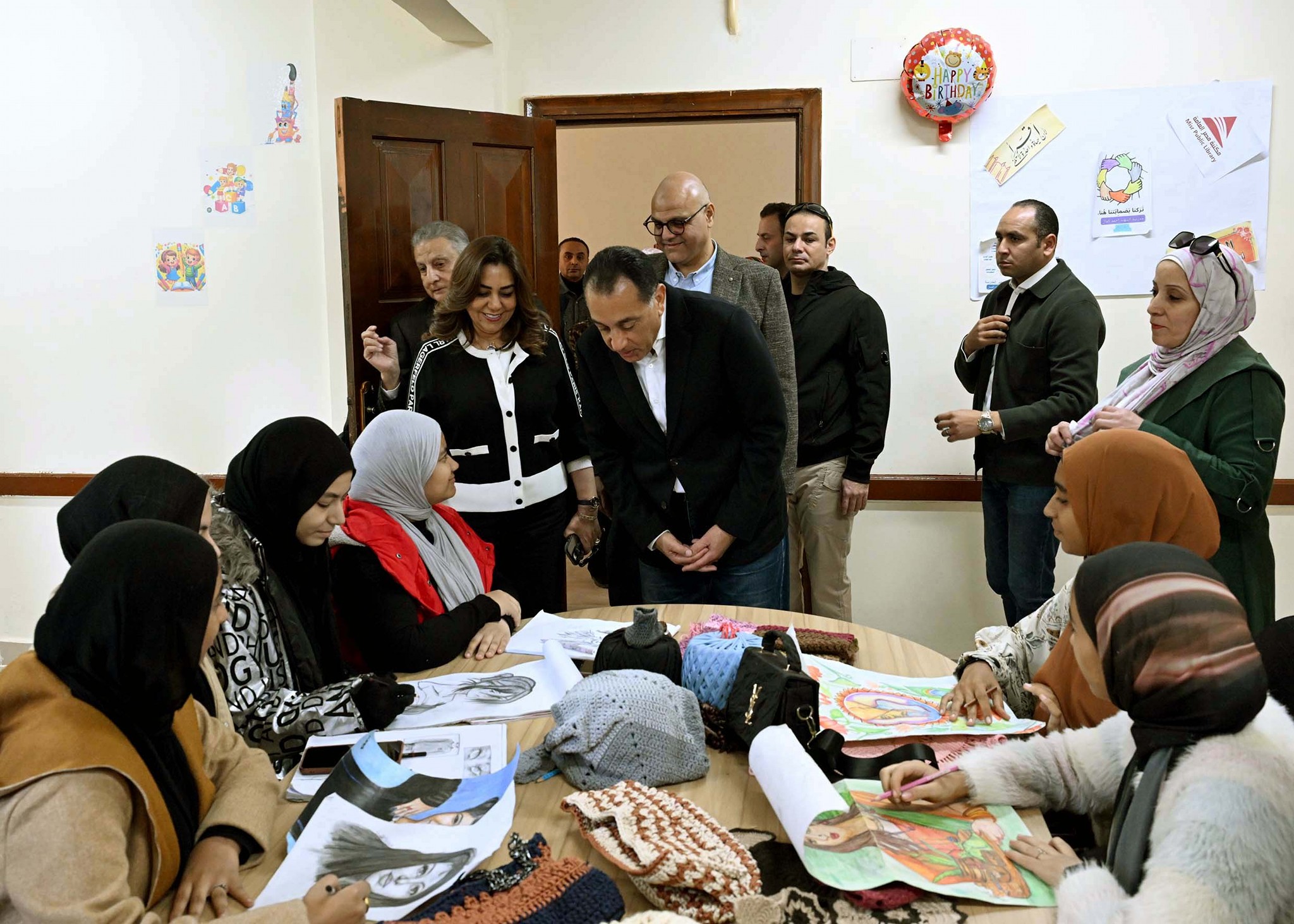 رئيس الوزراء يتفقد مكتبة مصر العامة بشبين القناطر