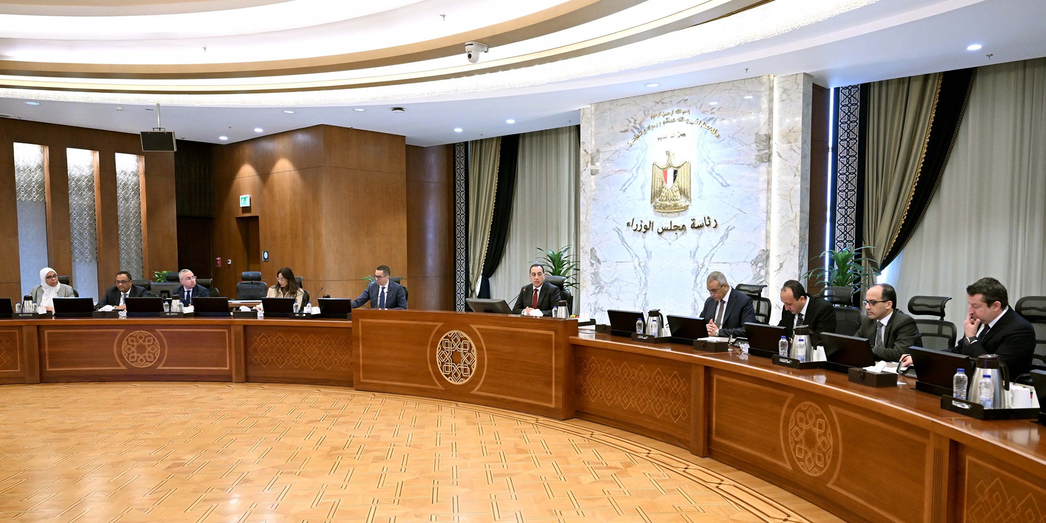 رئيس الوزراء يجتمع مع رؤساء المجالس التصديرية