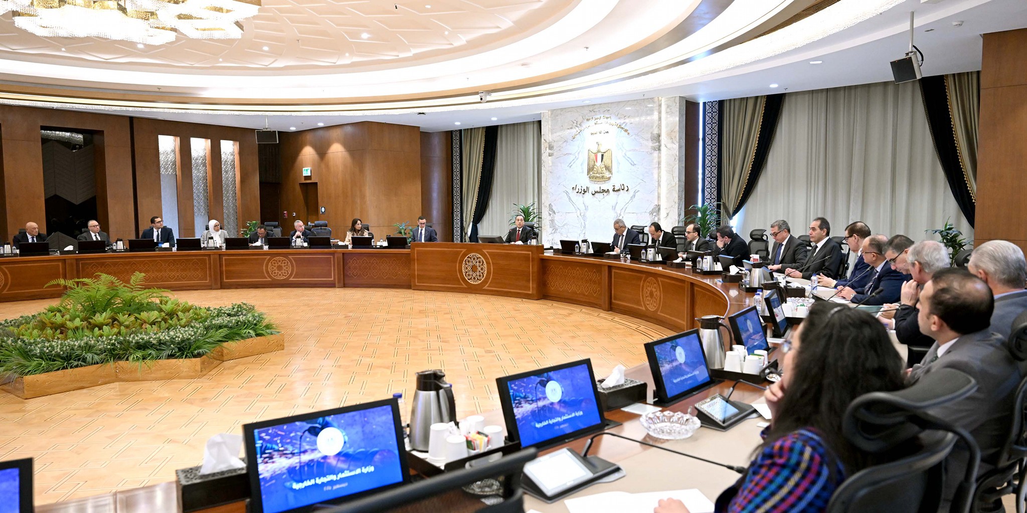 رئيس الوزراء يجتمع مع رؤساء المجالس التصديرية